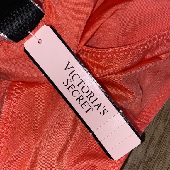 Victoria’s Secret hardware strap panty - Picture 4 of 4